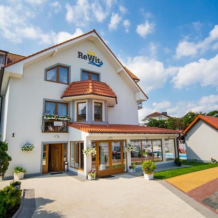 Rewit Dom Goscinny Z Podgrzewanym Basenem Rewal Exterior foto